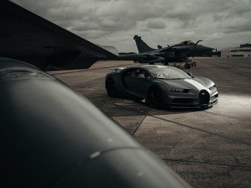 Bugatti Chiron Sport vs myśliwiec
